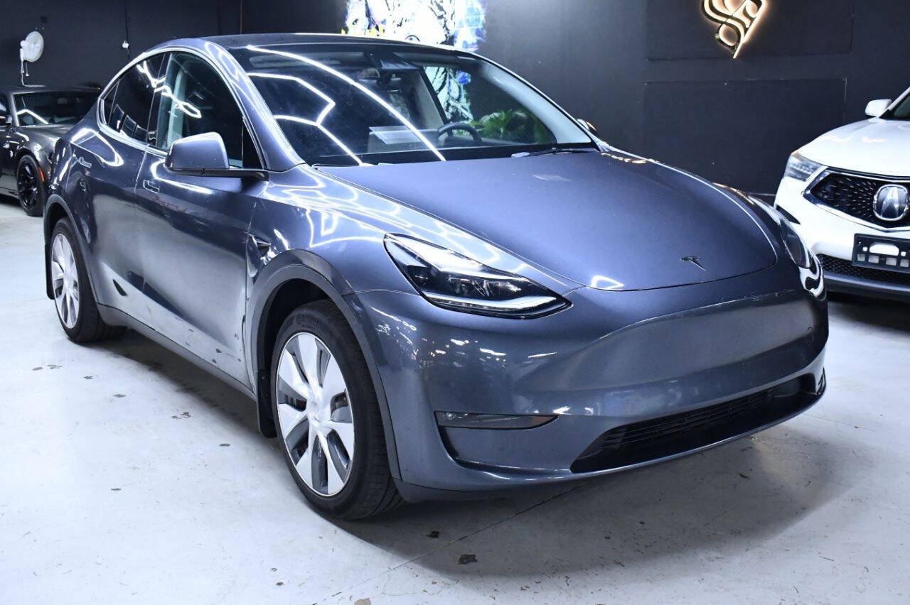 Used 2023 Tesla Model Y Long Range AWD/4WD image 2