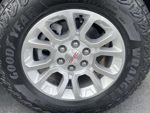 Used 2019 GMC Yukon XL SLT w/ HD Trailering Package image 7