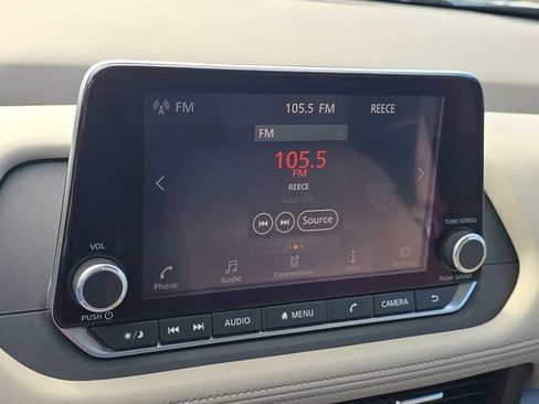 Certified 2025 Nissan Rogue SV FWD image 23