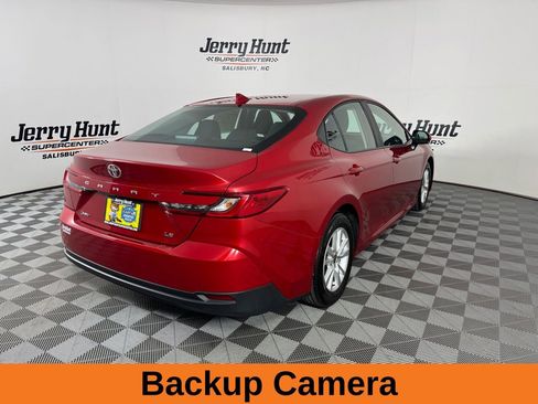 Used 2025 Toyota Camry LE image 7