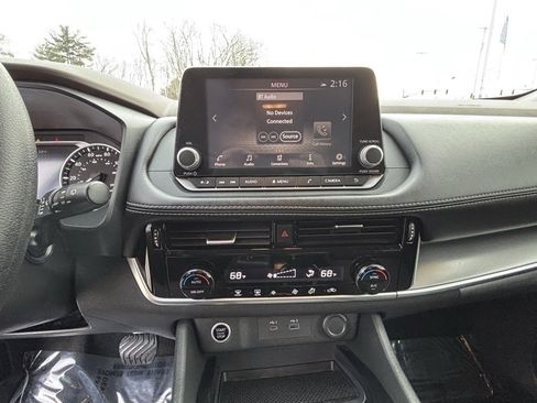 Used 2021 Nissan Rogue SV image 14