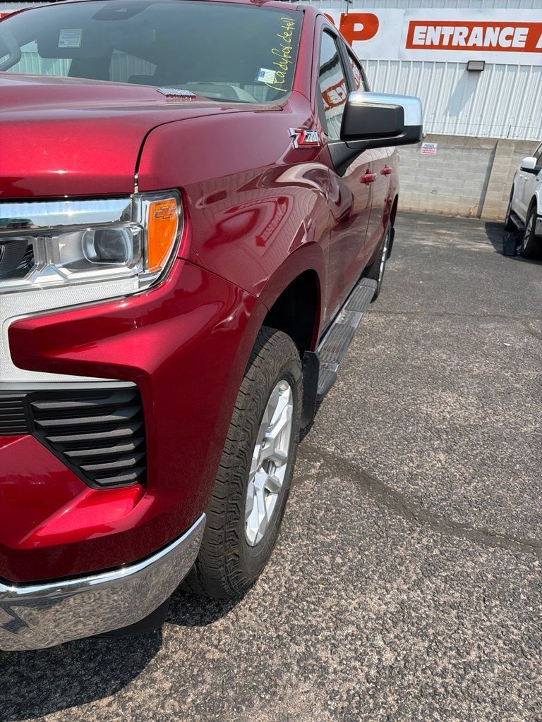 Used 2023 Chevrolet Silverado 1500 LT AWD/4WD image 6