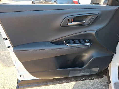 New 2026 Toyota Crown Platinum image 12