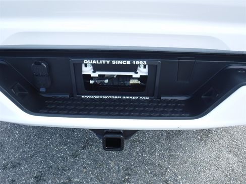 Used 2024 GMC Canyon Elevation w/ Convenience Package AWD/4WD image 7