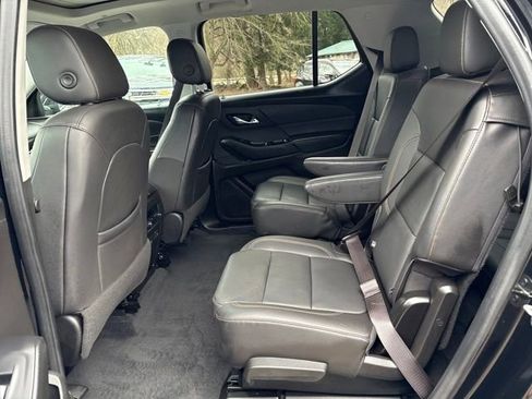 Used 2021 Chevrolet Traverse LT w/ LT Premium Package image 25