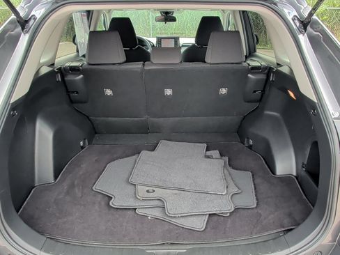 Used 2021 Toyota RAV4 LE AWD/4WD image 24