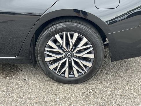 Used 2025 Nissan Altima 2.5 SV FWD image 12