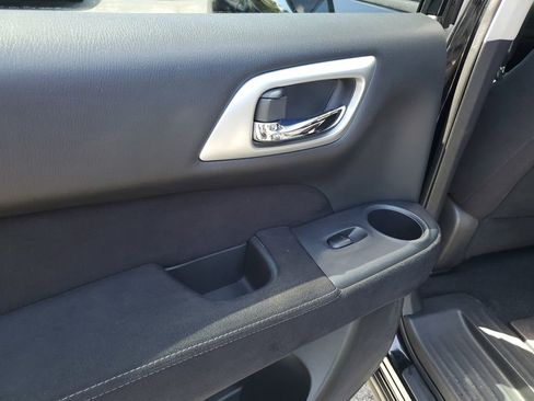 Used 2015 Nissan Pathfinder S FWD image 11