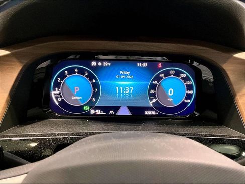 Used 2024 Volkswagen Atlas SE w/ Panoramic Sunroof Package image 8