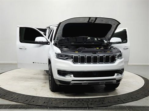 Used 2022 Jeep Wagoneer Series III image 10