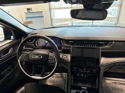 Used 2023 Jeep Grand Cherokee L Laredo AWD/4WD image 19
