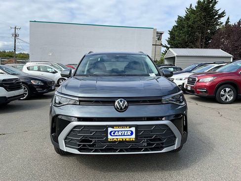 New 2025 Volkswagen Taos SE image 3