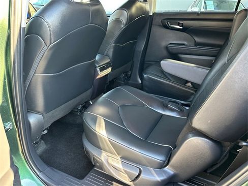 Certified 2025 Toyota Highlander XLE image 20