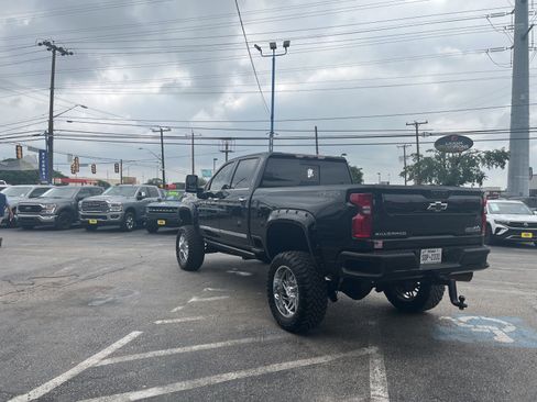 Used 2022 Chevrolet Silverado 2500 High Country AWD/4WD image 2
