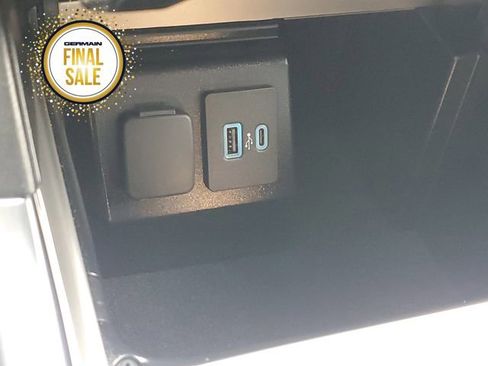 Used 2022 Ford Explorer XLT w/ Equipment Group 202A image 29