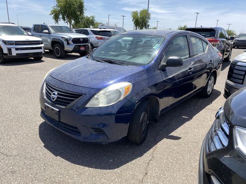 Used 2014 Nissan Versa S Plus FWD image 4