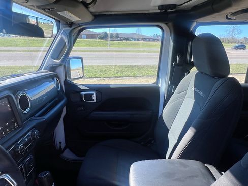 Certified 2023 Jeep Gladiator Overland image 19