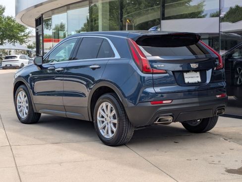 Used 2021 Cadillac XT4 Luxury w/ Cold Weather Package FWD image 3