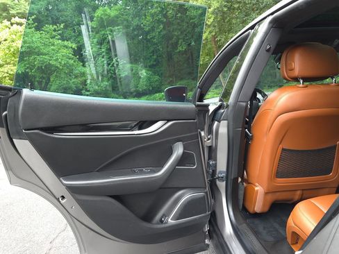 Used 2022 Maserati Levante GT image 25