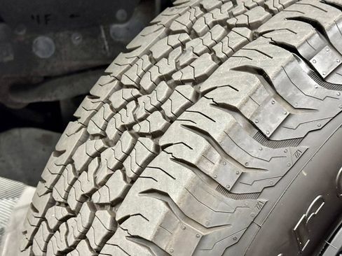 Used 2019 Toyota Tacoma TRD Sport w/ Technology Package image 16