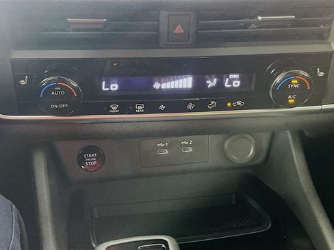 Used 2025 Nissan Rogue SV AWD/4WD image 16