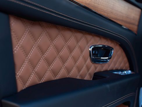 Used 2023 Bentley Bentayga image 18