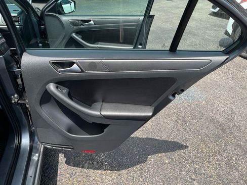 Used 2014 Volkswagen Jetta SE FWD image 28