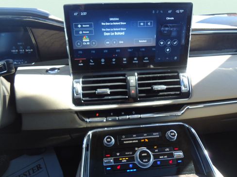 Used 2023 Lincoln Navigator L Reserve image 13