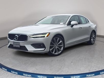 Used 2021 Volvo S60 T6 Momentum w/ Premium Package