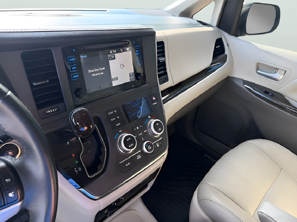 Used 2017 Toyota Sienna XLE w/ XLE Navigation Package FWD image 20