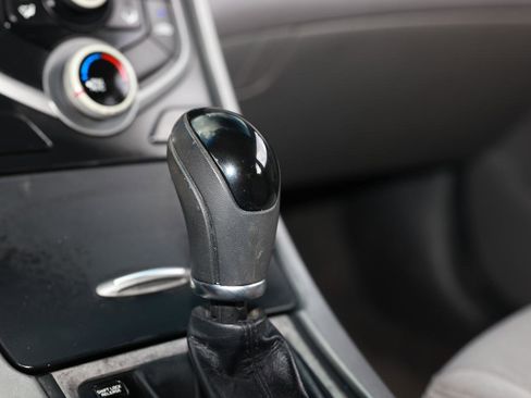 Used 2014 Hyundai Elantra SE image 33