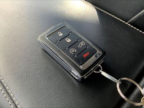 Used 2023 Jeep Grand Cherokee Laredo w/ Luxury Tech Group I image 14