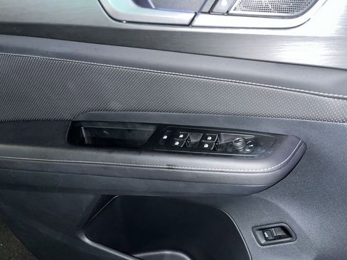 Used 2025 Volkswagen Atlas Cross Sport SE image 20