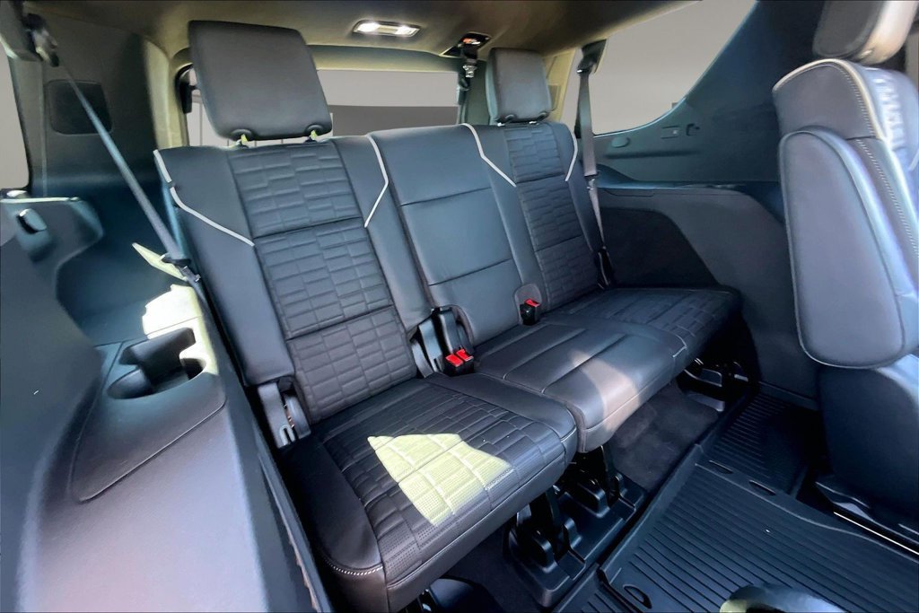 Used 2026 Cadillac Escalade Platinum Sport w/ LPO, Floor Liner Package AWD/4WD image 30