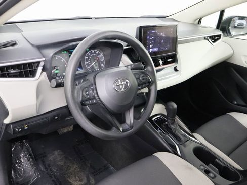 Used 2025 Toyota Corolla LE w/ Convenience Package image 23