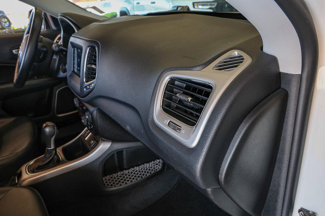 Used 2019 Jeep Compass Latitude FWD image 33