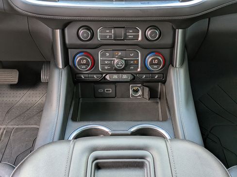 Used 2021 Chevrolet Suburban LT w/ Luxury Package RWD image 20