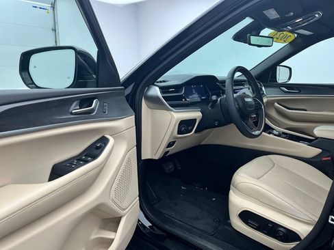 Used 2023 Jeep Grand Cherokee L Limited w/ Luxury Tech Group II AWD/4WD image 16