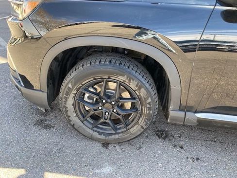 Used 2024 Honda Pilot Touring image 11