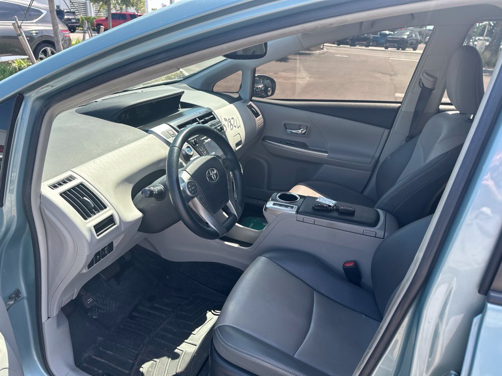 Used 2017 Toyota Prius V Five FWD image 9