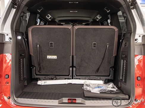 Used 2025 Volkswagen ID. Buzz Pro S RWD image 15