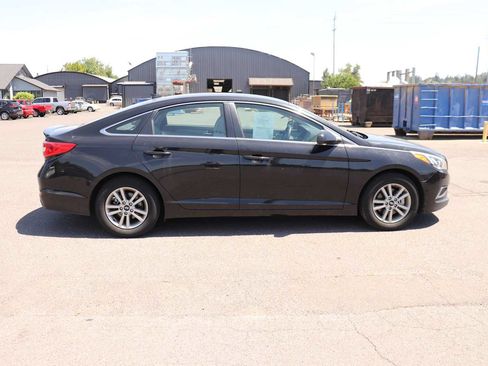 Used 2017 Hyundai Sonata SE FWD image 4