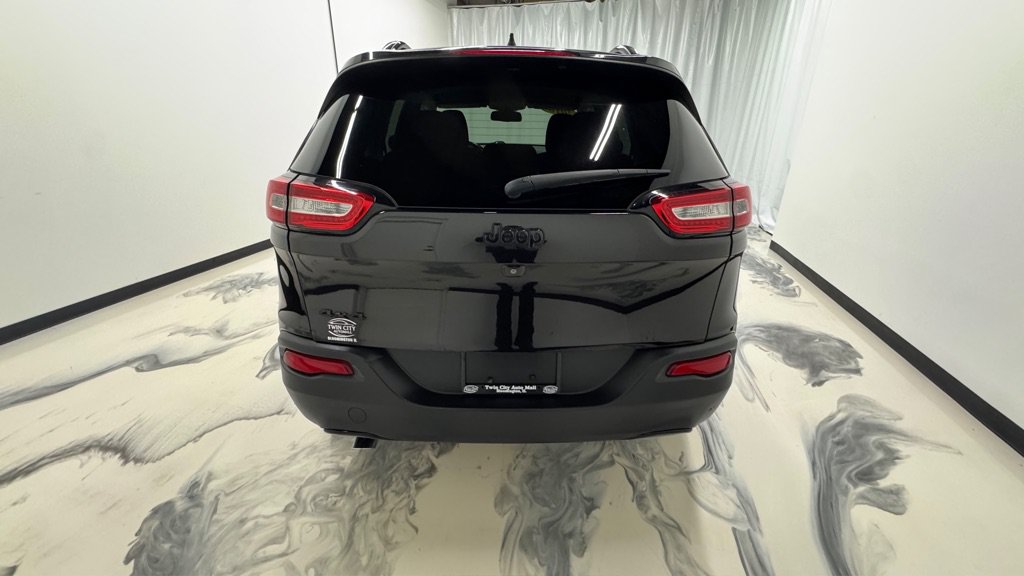 Used 2016 Jeep Cherokee Latitude w/ Cold Weather Group AWD/4WD image 10