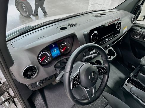 Used 2023 Mercedes-Benz Sprinter 144 Cargo image 8