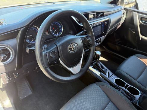 Used 2017 Toyota Corolla LE w/ Carpet Mat Package (TMS) FWD image 9