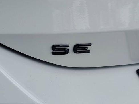 New 2026 Volkswagen Tiguan SE R-Line image 7