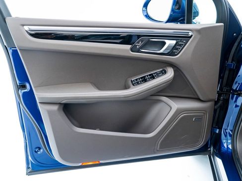 Used 2025 Porsche Macan image 21