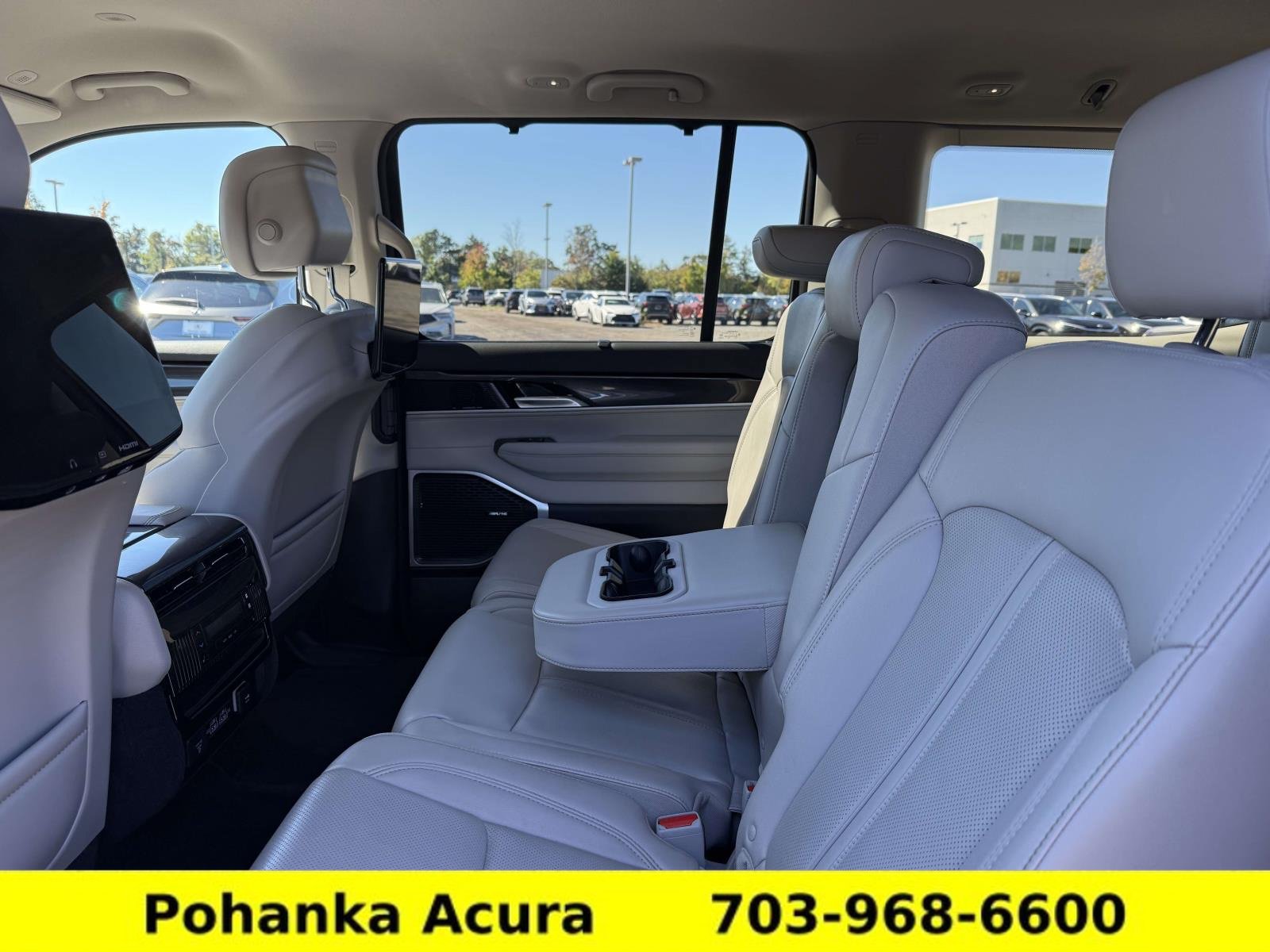 Used 2024 Jeep Wagoneer 4WD w/ Convenience Group I image 18