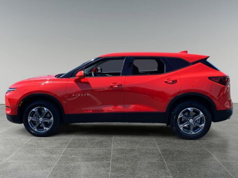Used 2025 Chevrolet Blazer LT FWD image 2