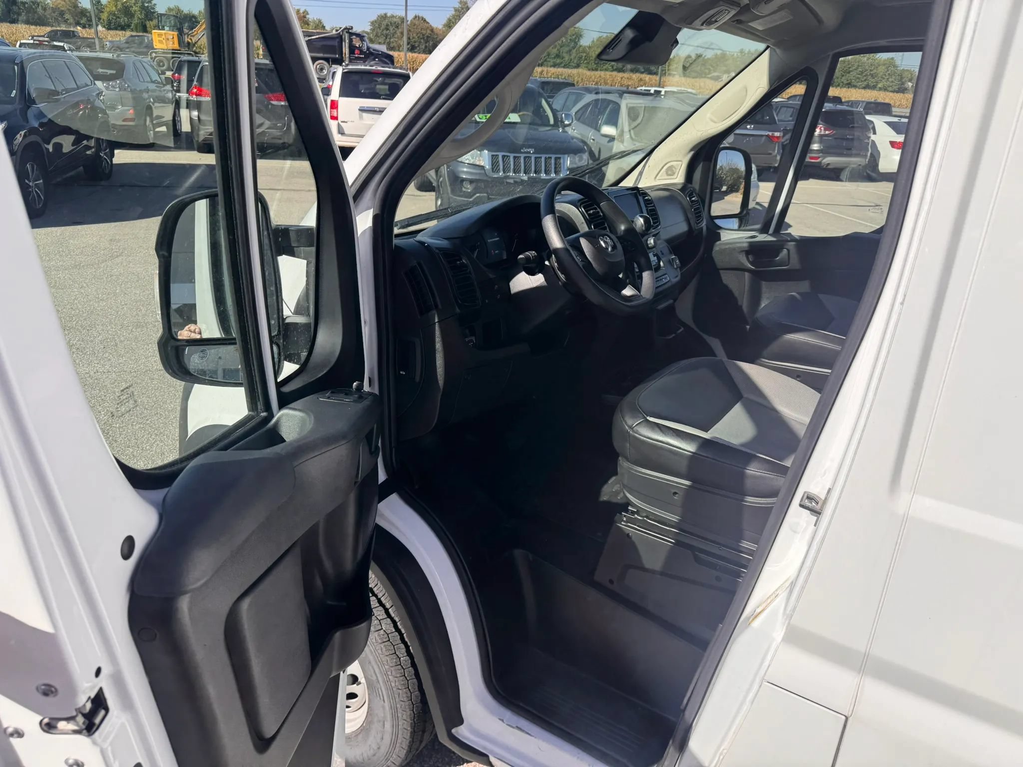 Used 2024 RAM ProMaster 2500 w/ Convenience Group FWD image 14